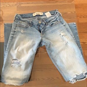COPY - HOLLISTER RIPPED JEANS